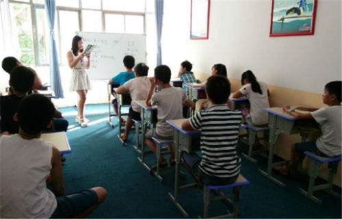 中小學(xué)補(bǔ)習(xí)班加盟費(fèi)用解析 31.38萬(wàn)元總投資一覽及投資要點(diǎn)提醒
