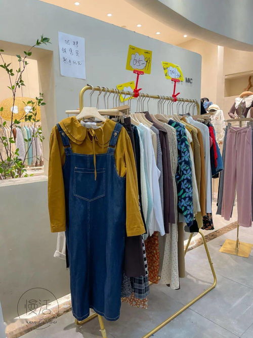 服裝批發(fā)市場(chǎng)清倉(cāng)撿漏攻略 百元三件靚衫 vs. 20元牛仔褲，哪里更值得沖？