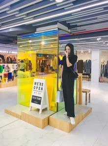 揭秘廣州隱匿的衣服批發(fā)市場(chǎng) 花最少的錢(qián)買(mǎi)到高檔次的韓國(guó)設(shè)計(jì)衣服與頭飾批發(fā)